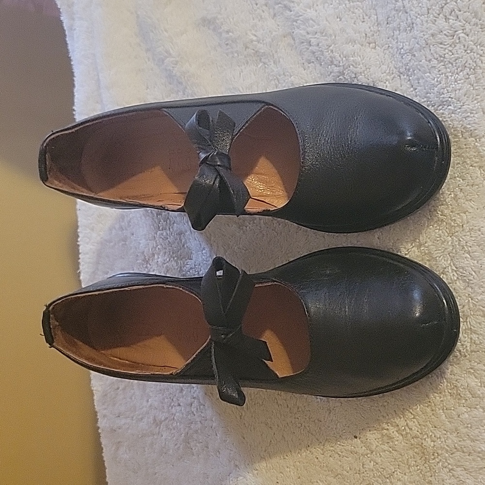 Black shoes